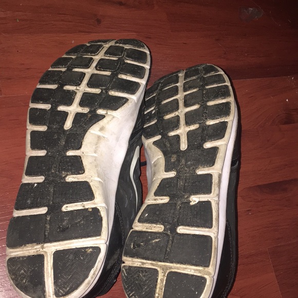 Black Nikes. - Picture 3 of 4